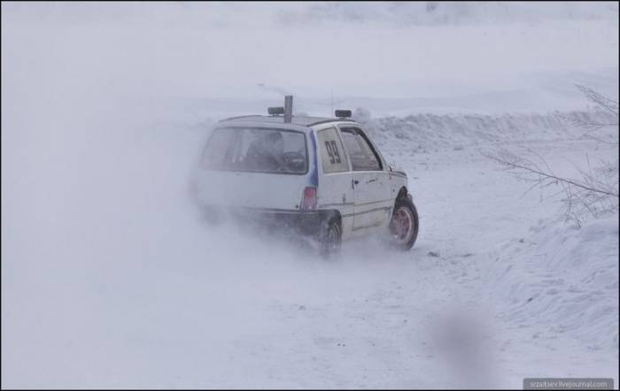 Зимний автокросс на автомобилях ОКА (24 фото)