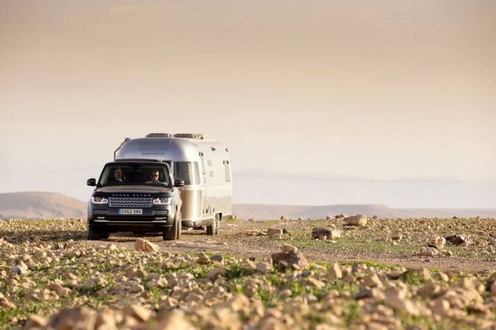 Range Rover c прицепом Airstream доехал до Марокко и обратно (12 фото)