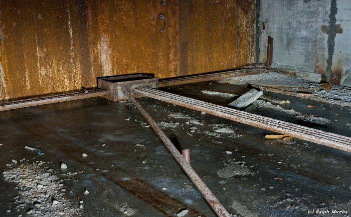 Заброшенный подземный бункер (43 фото)