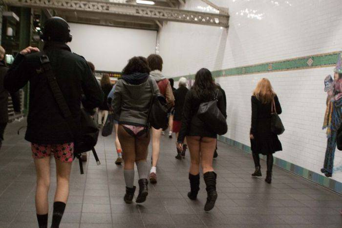Ежегодная акция "В метро без штанов" (25 фото)
