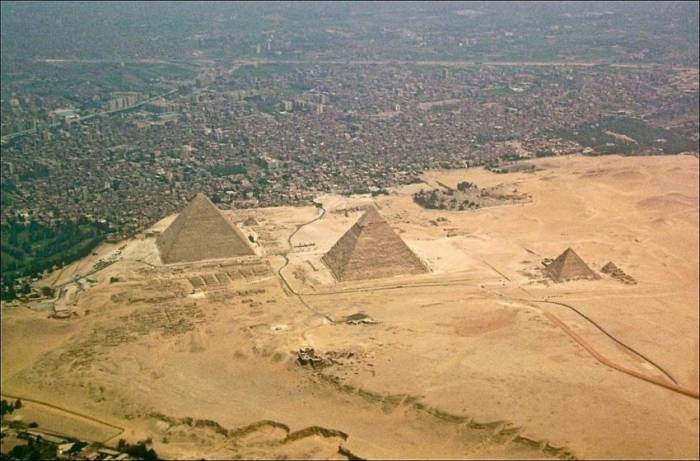Египетские пирамиды с другого ракурса (3 фото)