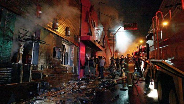 Серьезный пожар в одном из ночных клубов Бразилии (13 фото)