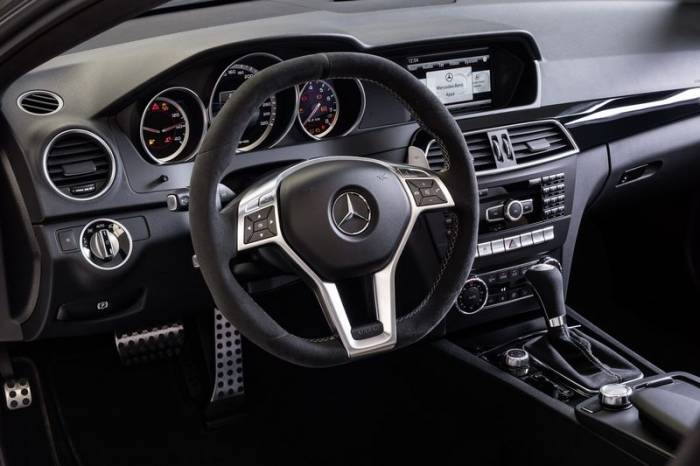 В Mercedes-Benz представили заряженный C63 AMG Edition 507 (21 фото)