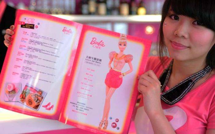 Ресторан для любителей куклы Барби (24 фото)
