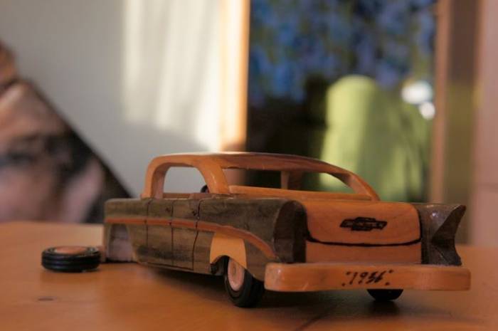 Самодельная модель авто из дерева (12 фото)
