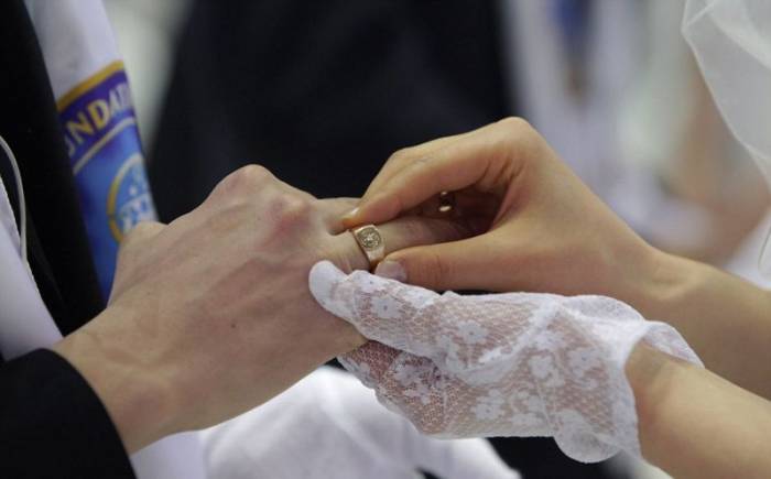 Рекордная южнокорейская свадьба - 3500 пар заключили брак одновременно (17 фото)