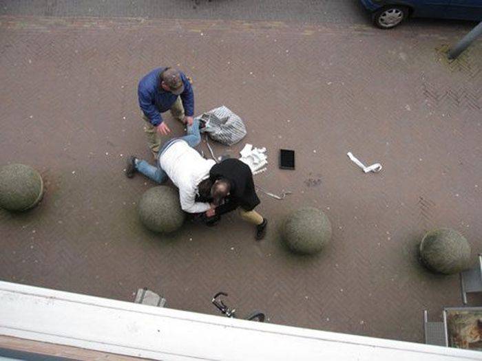 Неудачное ограбление ювелирного магазина в Нидерландах (16 фото)