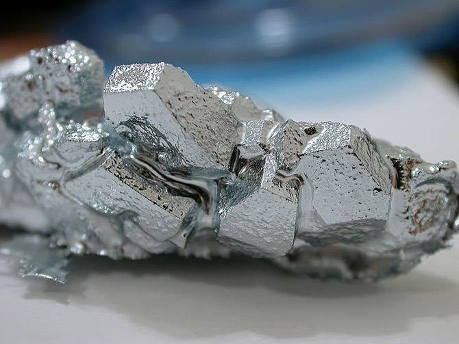 Галлий – редкий метал, который тает в руках (8 фото)