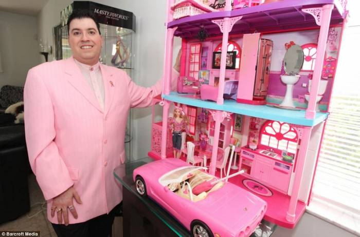 30 000 долларов в год на Барби (11 фото)