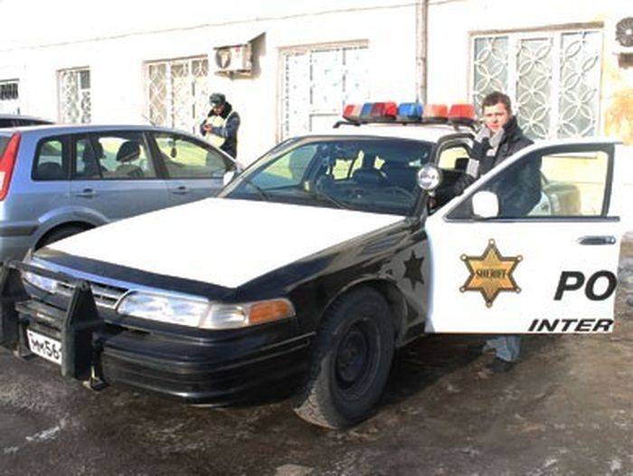 Парень из Тулы купил автомобиль полиции США (7 фото)