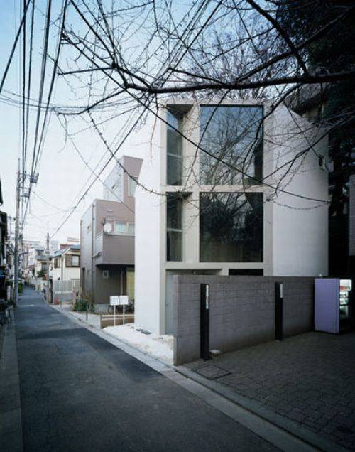 Трехэтажное необычное здание в Токио (19 фото)