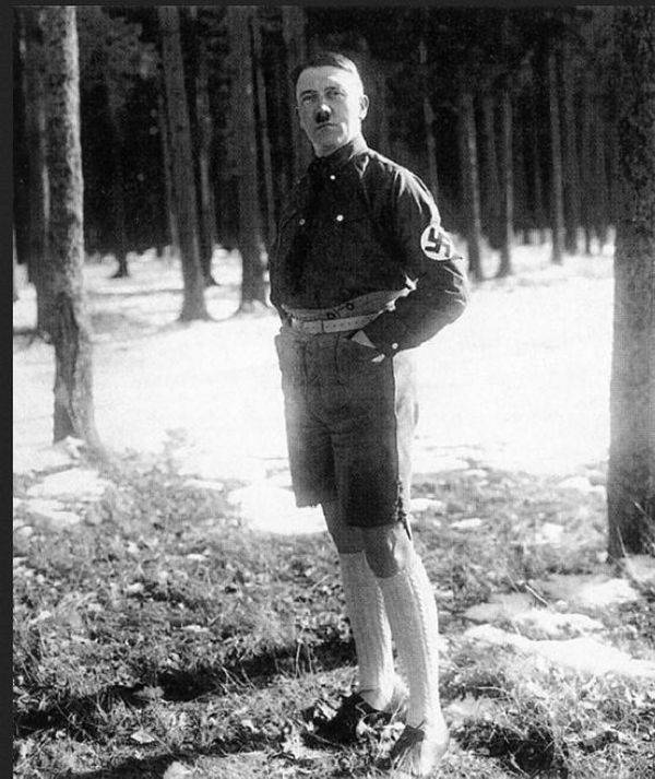 Фотографии Адольфа Гитлера, которые много лет хранились в архиве (5 фото)
