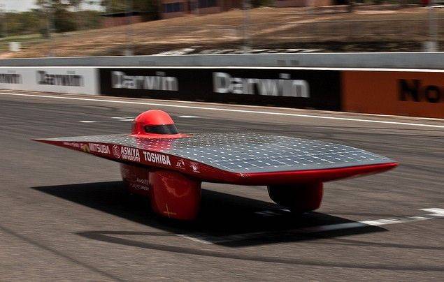 Гоночные автомобили на солнечных батареях (22 фото)