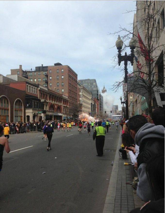 Теракт в Бостоне: два взрыва на финише марафона (18 фото)