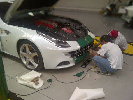 Полиция Дубая получила Ferrari FF. (8 фото)