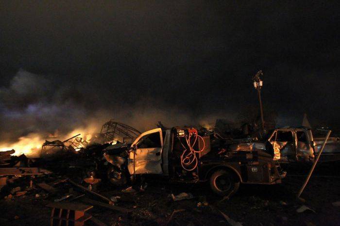 Взрыв на химическом заводе в Техасе (21 фото)