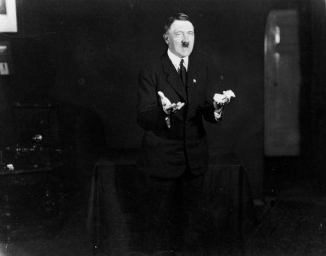 Необычные фотосессии по приказу Адольфа Гитлера (12 фото)