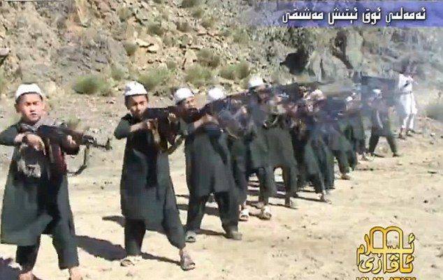 Тренировки дошкольной армии Талибана