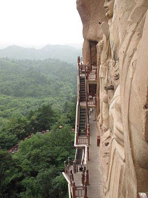 Пещеры Майцзишань – сокровище Китая (13 фото)