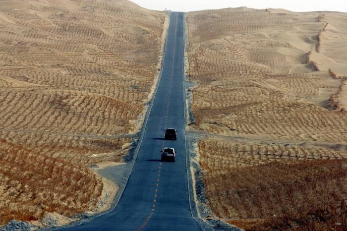 Tarim Desert Highway - самое длинное шоссе через пустыню (8 фото)