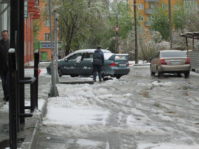 Алтайский край неожиданно завалило снегом (11 фото)