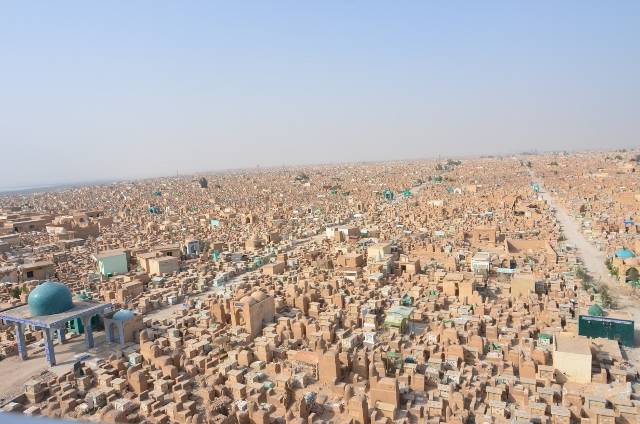 Вади-эль-Салама - самое большое кладбище в мире (5 фото)