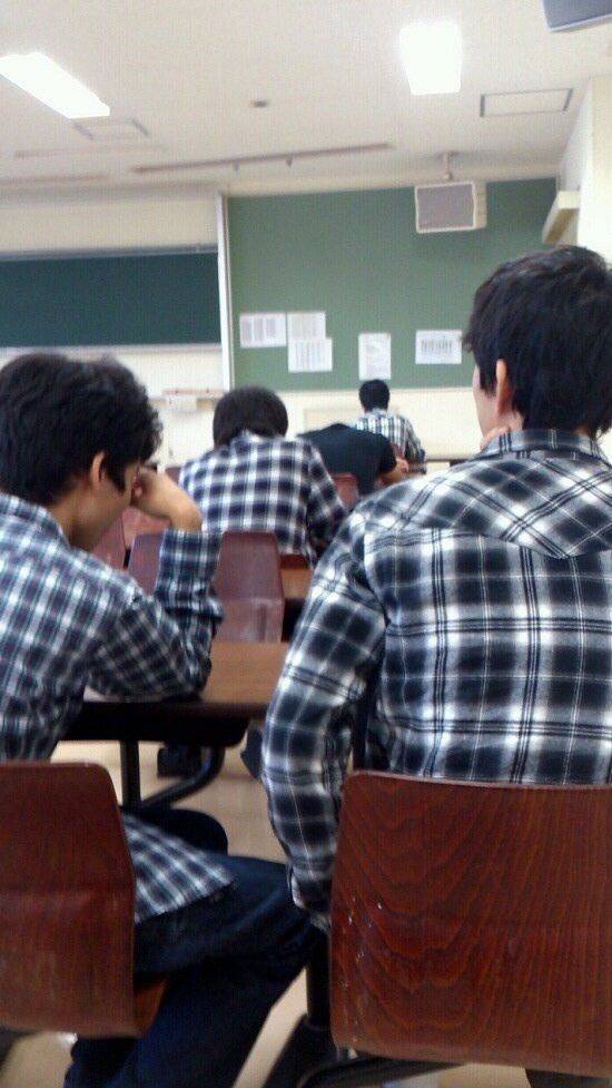 Новая мода среди японских студентов - носить одинаковую одежду