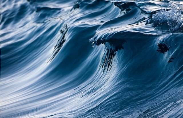Захватывающие фотографии океанских волн 