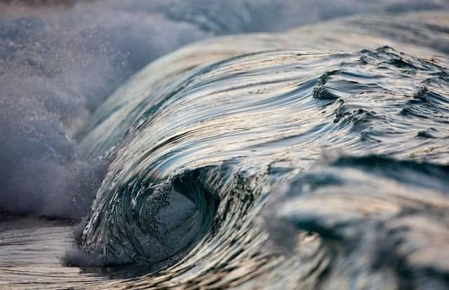 Захватывающие фотографии океанских волн 