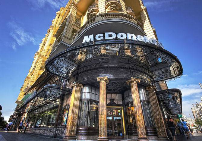 Самые необычные рестораны McDonald’s в мире (30 фото)
