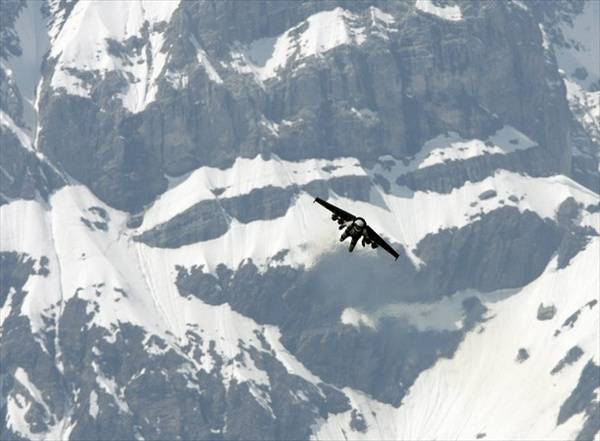 Полёт над Альпами на самодельных реактивных крыльях (6 фото)