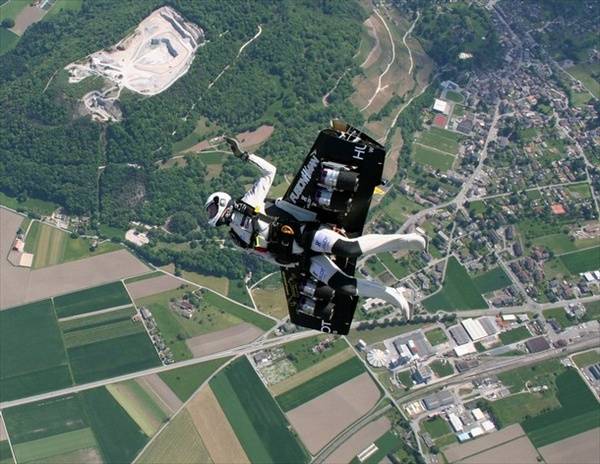 Полёт над Альпами на самодельных реактивных крыльях (6 фото)