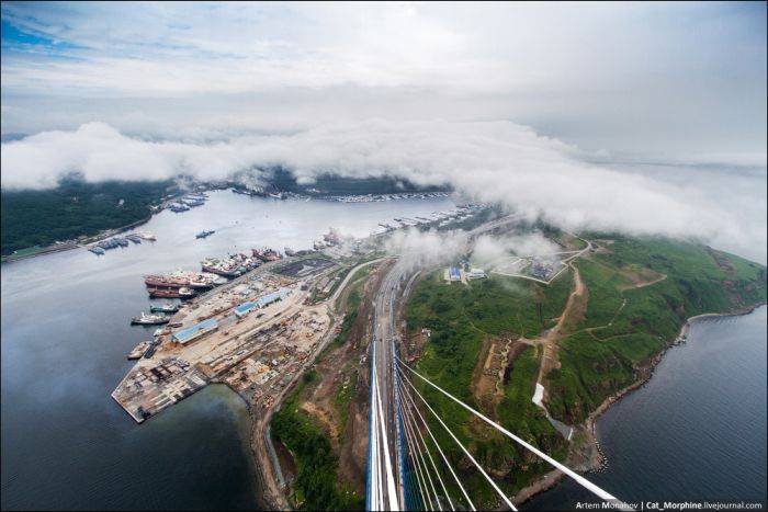 Подъем на самый большой в мире вантовый мост на остров Русский (28 фото)