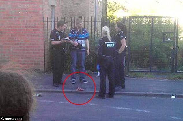 Полиция обнаружила на улице человеческую ладонь (3 фото)
