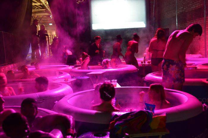 Hot Tub Cinema -      -  (20 )