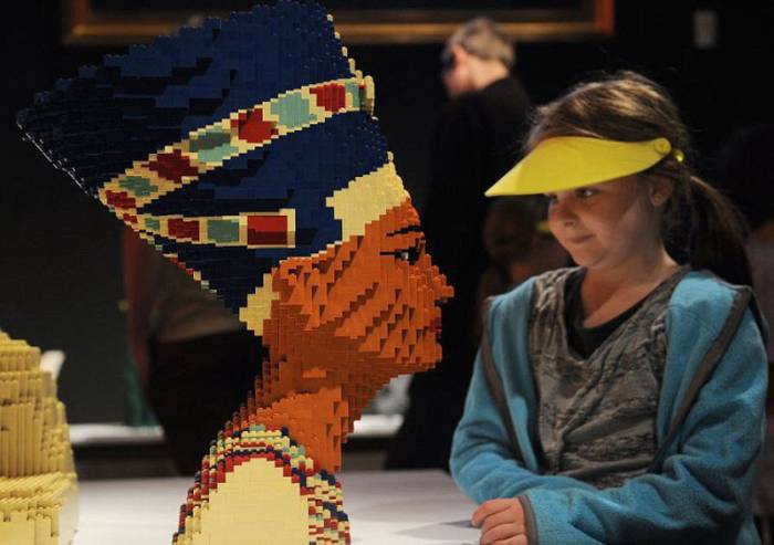 В Нью-Йорке открылась невероятная выставка Лего (14 фото)