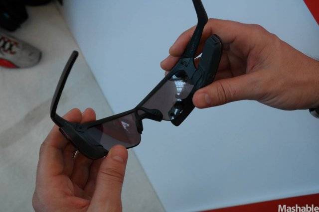 Очки со встроенным дисплеем Recon Jet для спортсменов