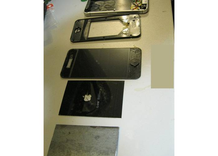Как собирают поддельные iPhone (16 фото)