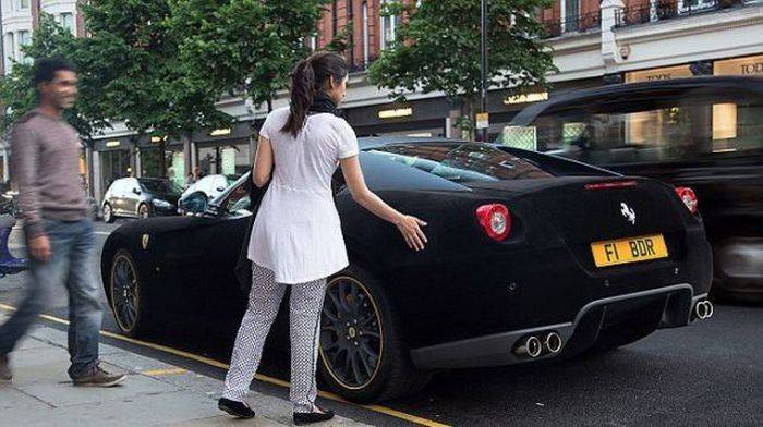 Бархатная Ferrari в Лондоне (7 фото)