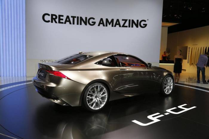 Lexus готовит двухдверное купе на базе седана IS (10 фото)