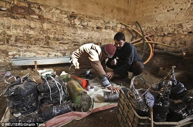 Самодельное оружие сирийских боевиков (8 фото)