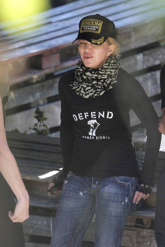 Мадонна украсила свои зубы золотом и бриллиантами (16 фото)