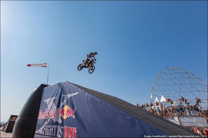 FMX    (18 )