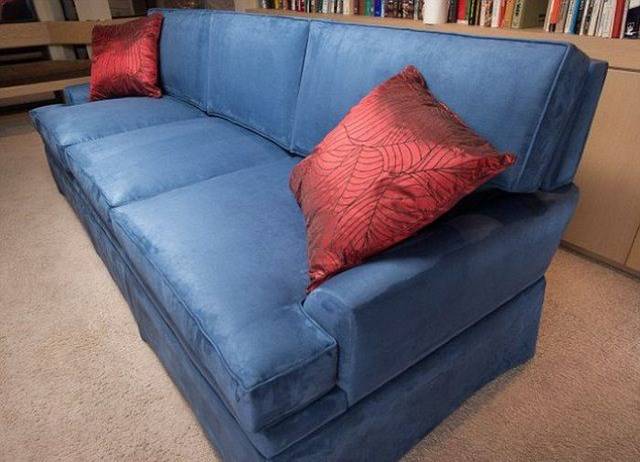 Классный диван с необычным секретом (6 фото)