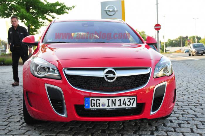 Opel обновил свой самый быстрый универсал (5 фото)