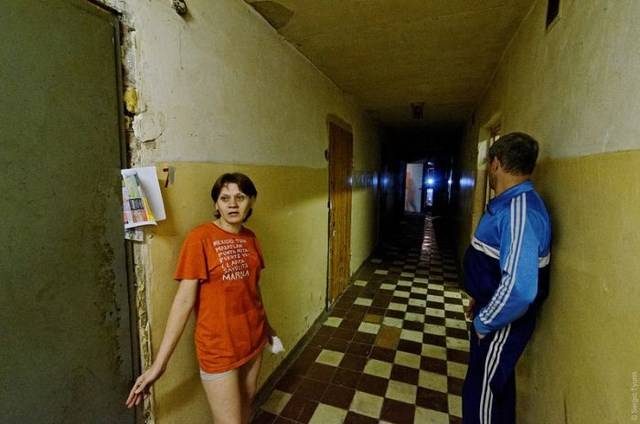Пугающая прогулка по общежитию в Энгельсе (40 фото)