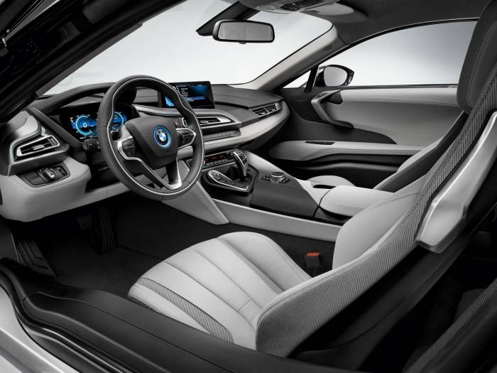 BMW        i8