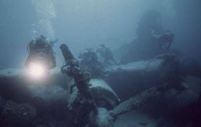 Отголоски Второй Мировой на дне океана (45 фото)