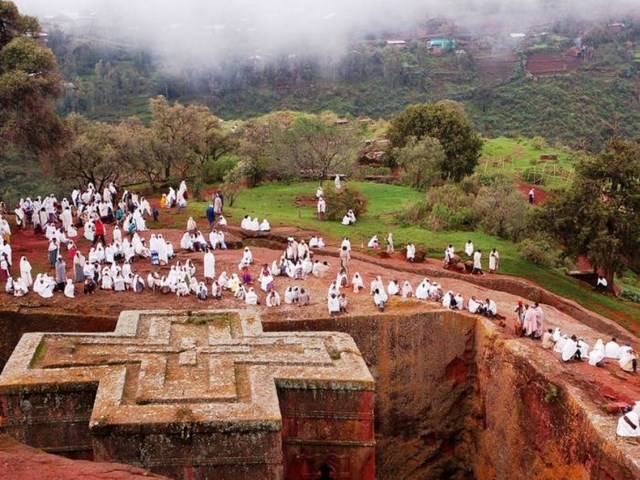 Таинственные "Лалибеллы" в Эфиопии (44 фото)