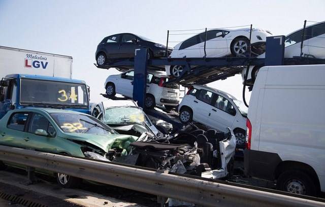 Крупнейшая массовая авария с участием более 130 автомобилей (55 фото)